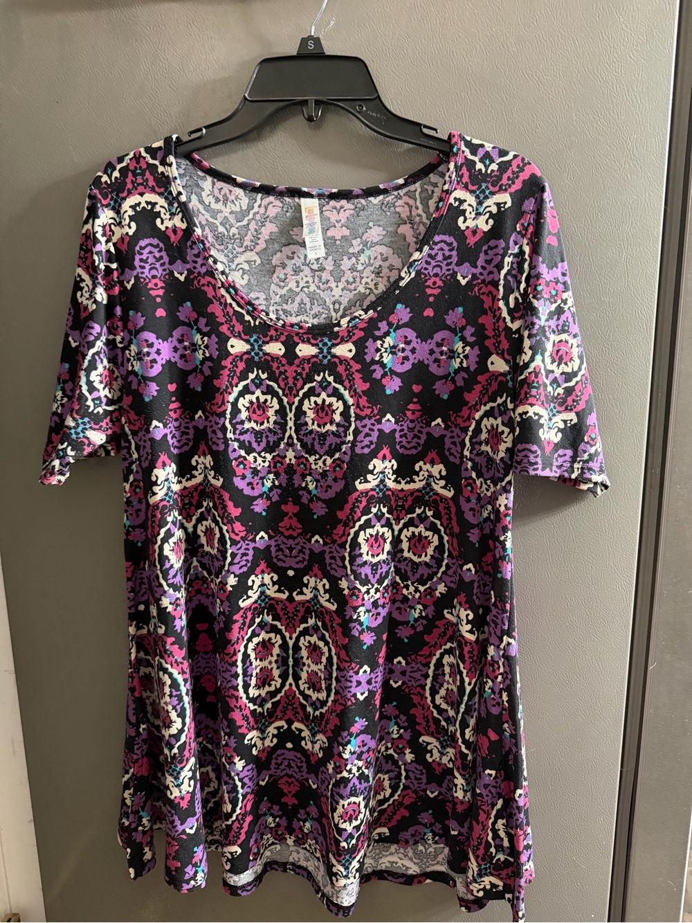 LuLaRoe Black and Purple Patterned Short Sleeve Tunic
